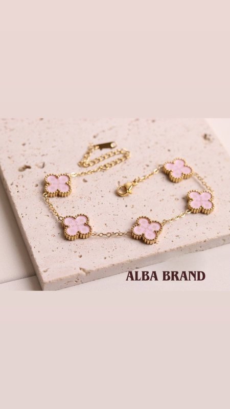 أساور فان كليف بيبي بينك